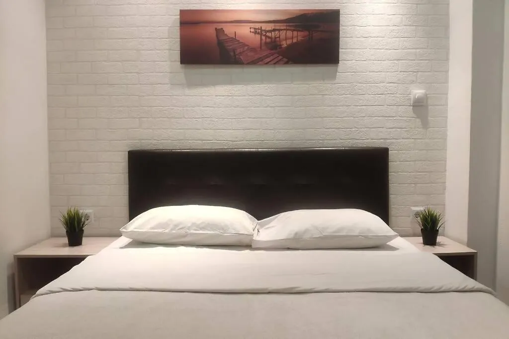 Deluxe Apartment By Prima Lodging contacts
